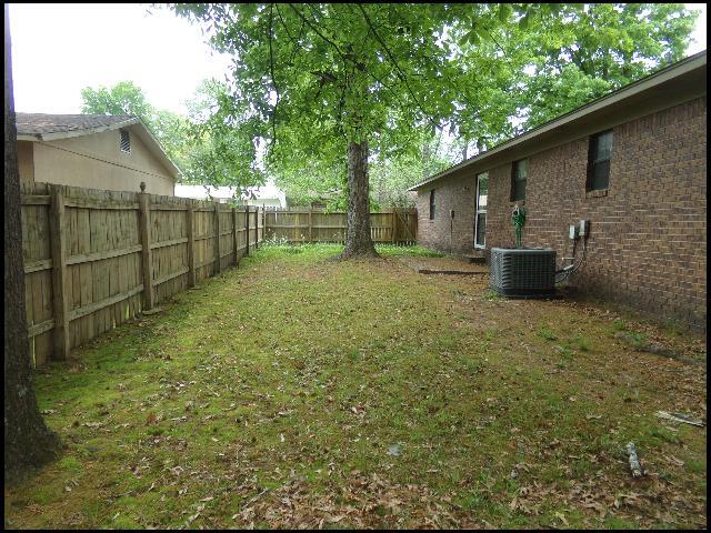 Building Photo - 400 Maxine Ave