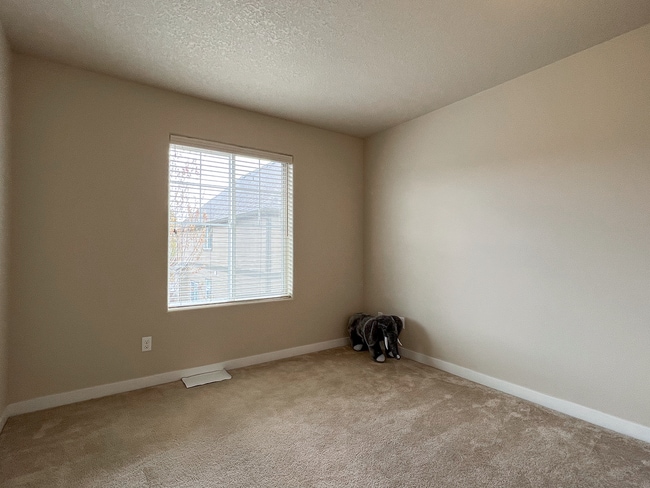 Building Photo - Enjoyable 4-Bed, 2.5-Bath Corner Lot Home in High-Tech Area!