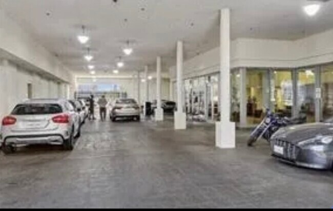 Building Photo - 1201 Canal St