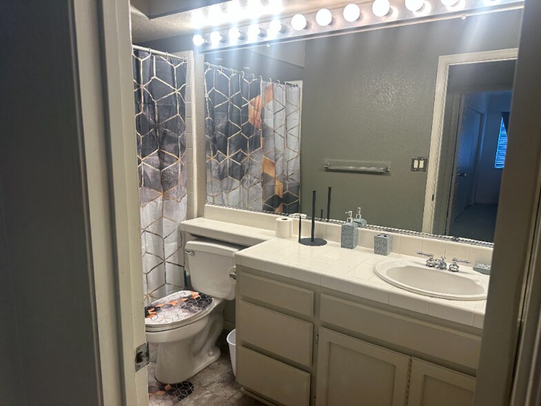 Building Photo - 4437 Rock Island Dr