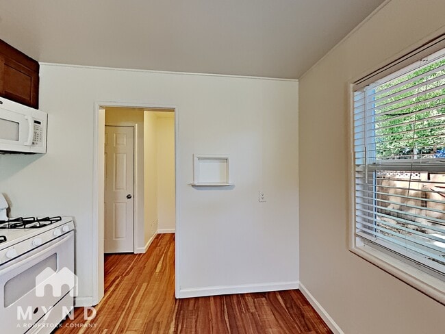 Building Photo - 18 Garrison Dr