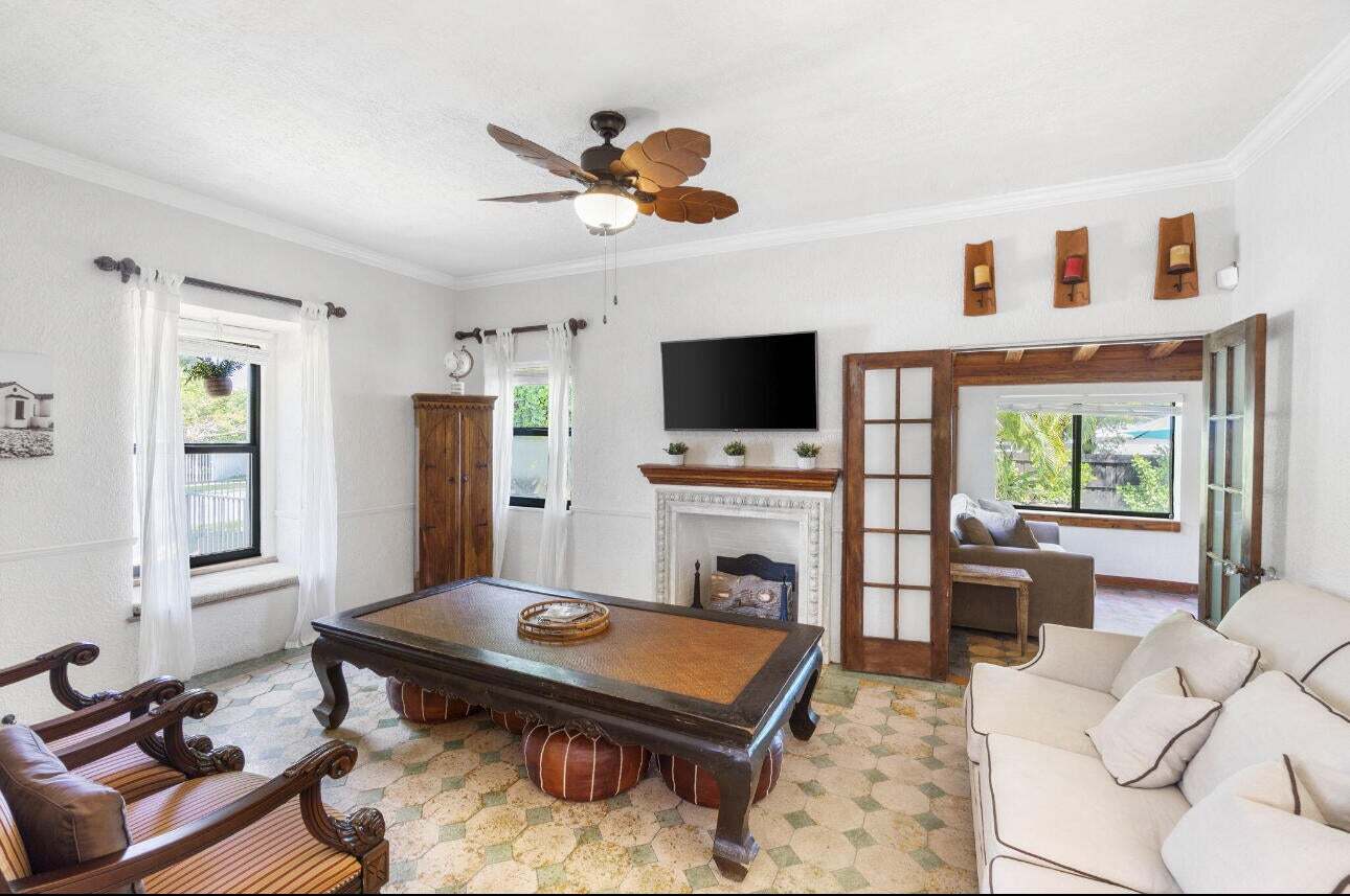 Building Photo - 400 33rd St