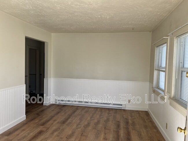 Building Photo - 366 4th St