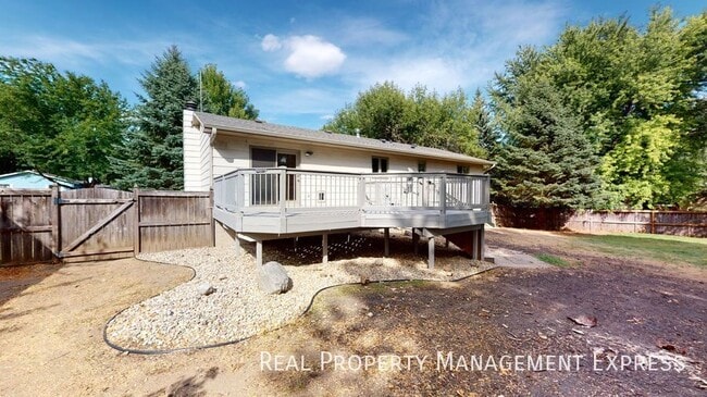 Building Photo - 3 Bed 3 Bath Home in Sioux Falls!