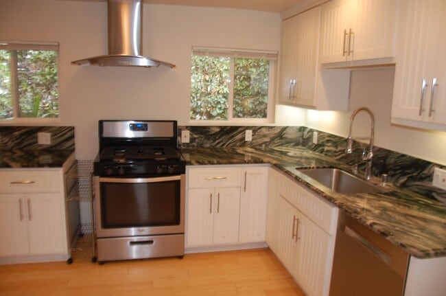Building Photo - Charming California Cottage
