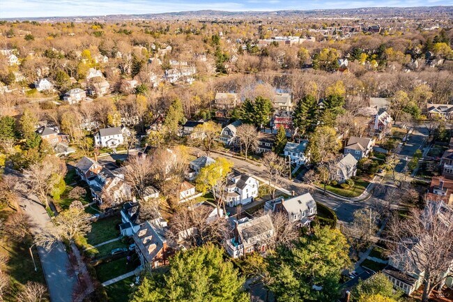 Building Photo - 37 Commonwealth Park