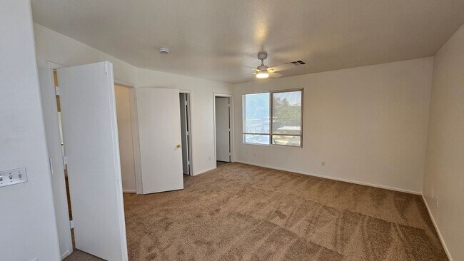 Building Photo - 4 Bedrooms near Silverado Ranch!