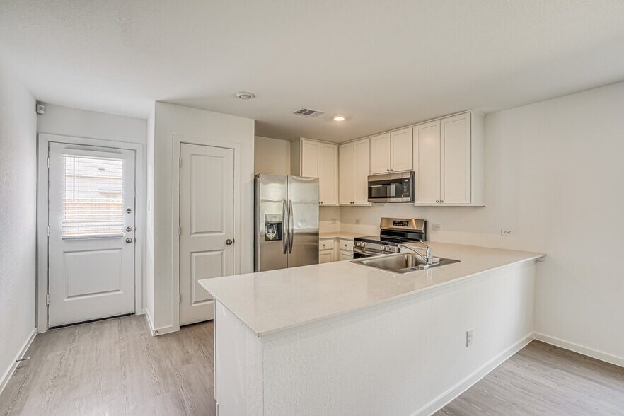 Building Photo - 15231 Abella Dr