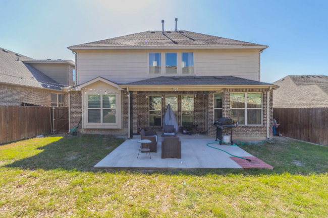 Building Photo - 1313 Poplar Dr