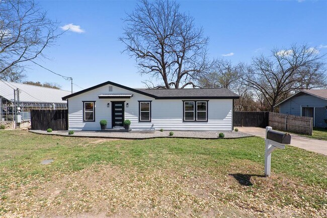 Primary Photo - 901 N Church St