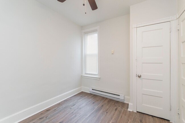 Building Photo - Beautiful 3-Bed/1.5 Bath Home Located in N...