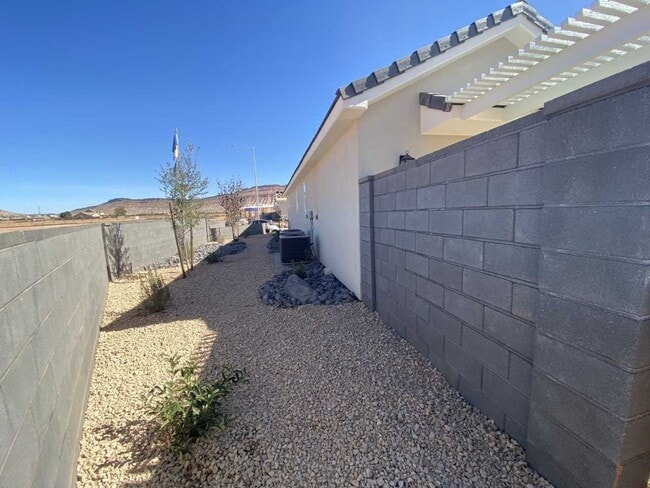 Building Photo - 619 Freedom Wy