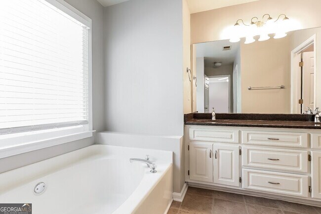 Building Photo - 2965 Lenora Springs Dr