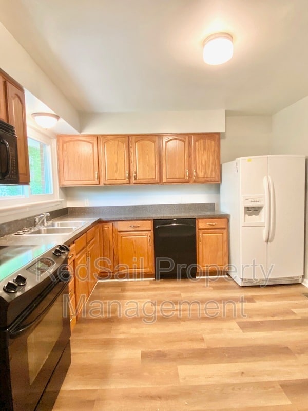 Building Photo - 34 Warren Dr