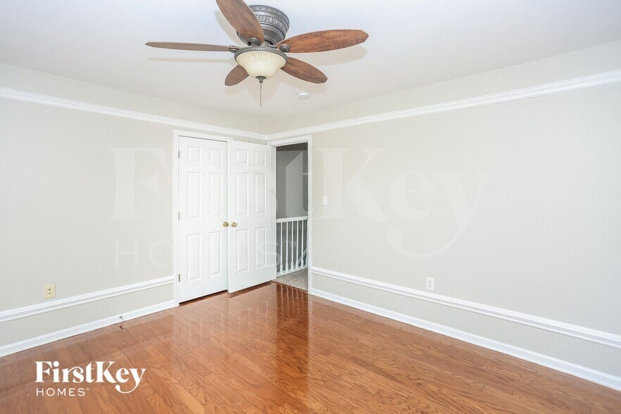 Building Photo - 2300 Silver Run Dr