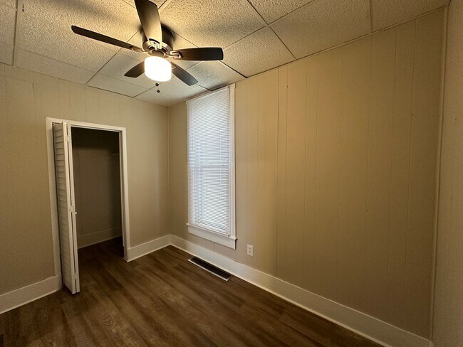 Building Photo - Recently Renovated 3BR/1BA Home in New Albany!