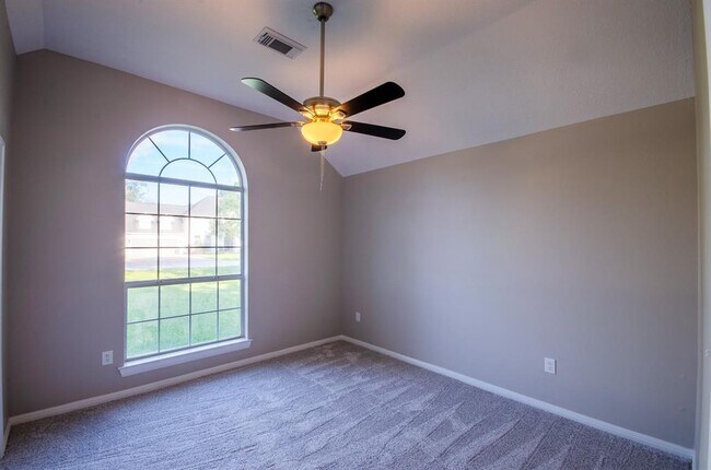 Building Photo - 12811 Fisher Dr