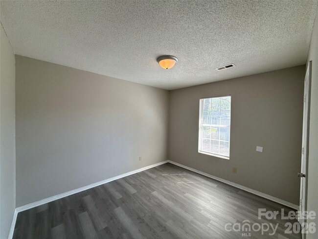 Building Photo - 333 E Todd Ln