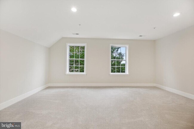 Building Photo - 43 Bennett Ave