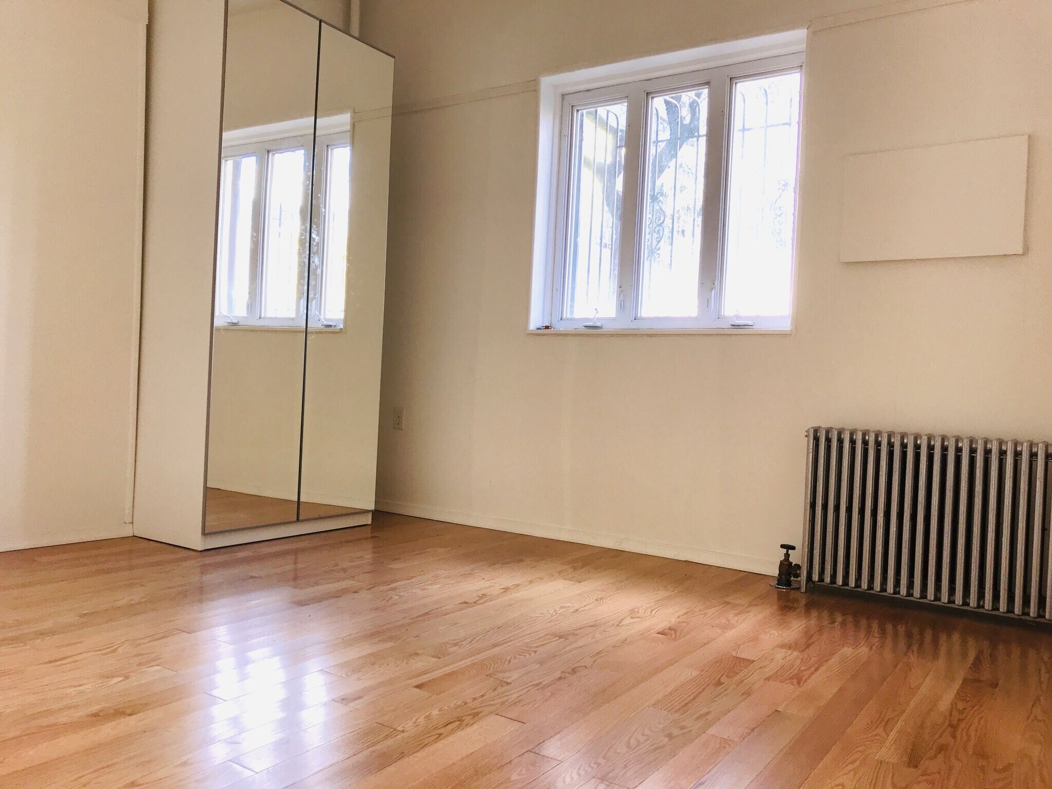 Building Photo - 196 W 9th St