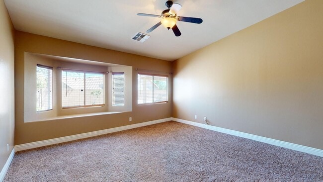 Building Photo - One Story Home Near Beautiful Mountain's Edge Community