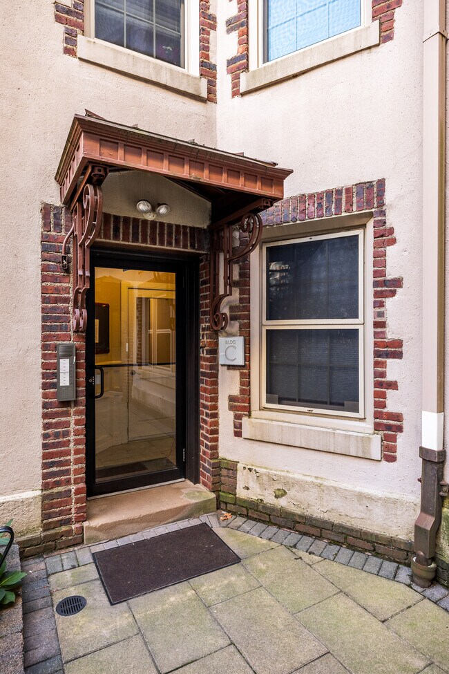Building Photo - 4300 Spruce St