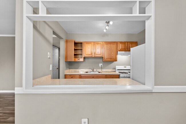 Building Photo - 558 Wilson Bridge Dr