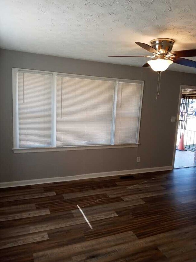 Building Photo - 2638 Summit Ave