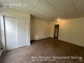 Building Photo - 517 Maple St