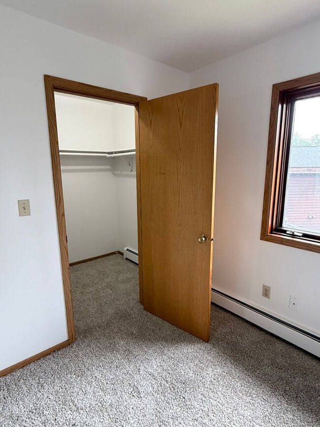 Building Photo - Move in BONUS- 2 weeks FREE! | New kitchen...