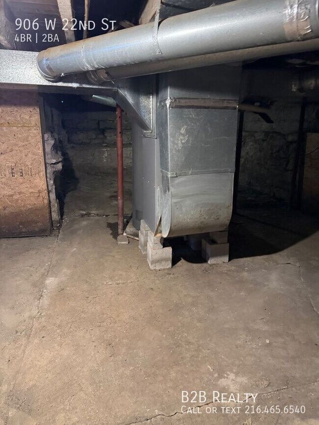 Building Photo - 906 W 22nd St