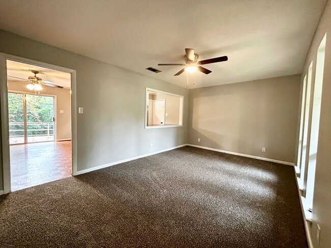 Building Photo - 11814 Ashwood Dr