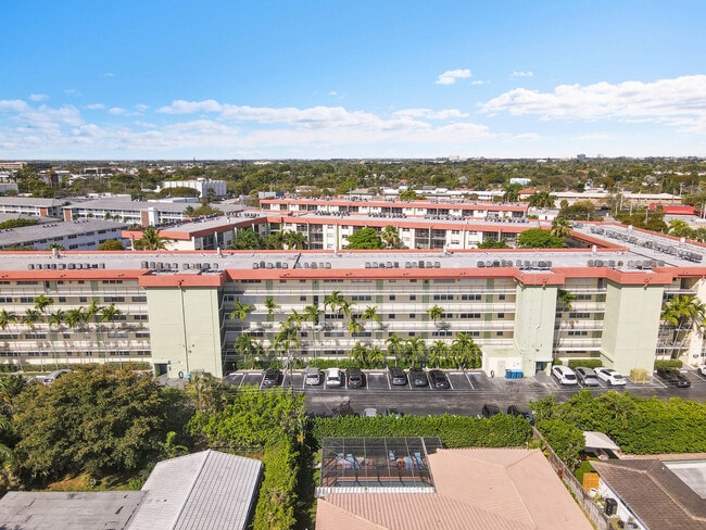 Building Photo - 5300 NE 24th Terrace