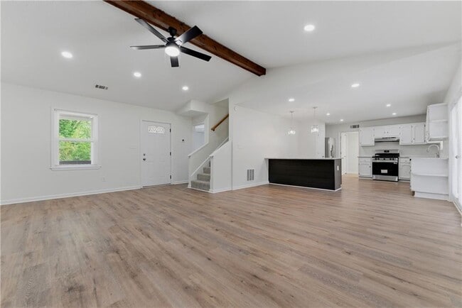 Building Photo - 5081 Hubert Dr