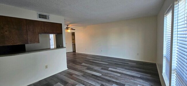 Building Photo - Tour Today! Newly Updated 2/1.5 Townhome i...