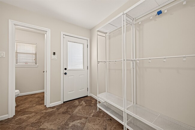 Building Photo - 12411 Pinerock Ln