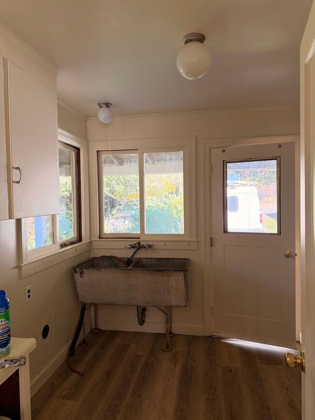 Building Photo - 809 Browns Valley Rd