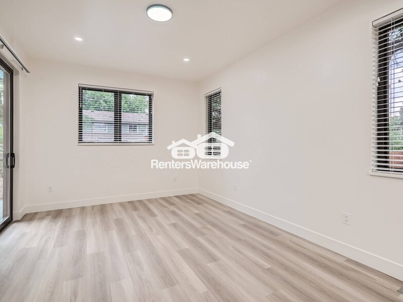 Building Photo - 3595 Darley Ave