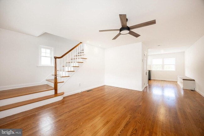 Building Photo - 353 William St