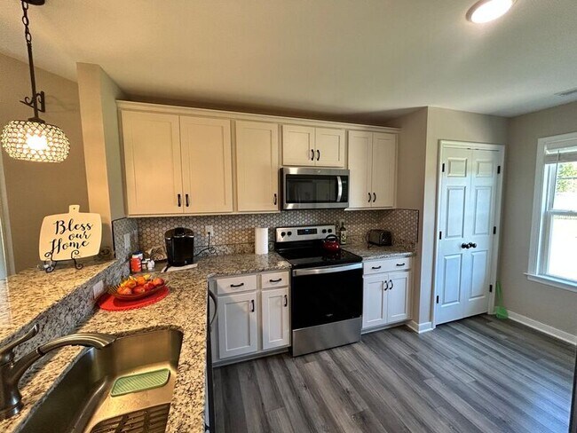 Building Photo - 2157 Kennington Pkwy N