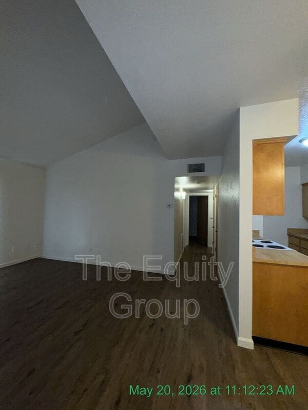 Building Photo - 1326 W Elowin Ave