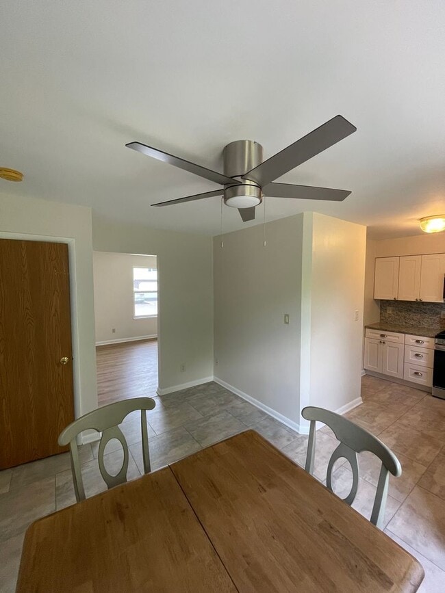 Building Photo - 3 Bed 1.5 Bath Updated Townhouse in Manche...