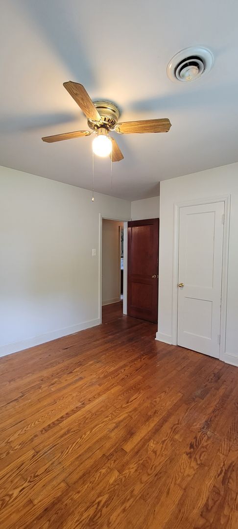 Building Photo - Brick ranch in Southside with large privat...