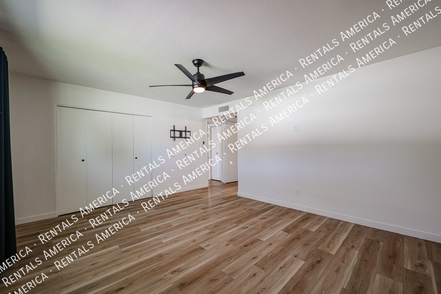 Building Photo - 1430 E Bell De Mar Dr