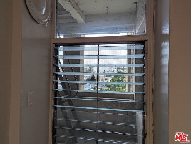 Building Photo - 634 S Gramercy Pl