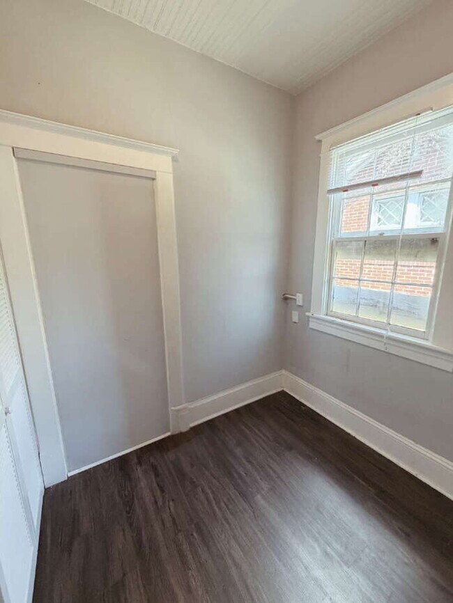 Building Photo - 1025 Hillyer Ave