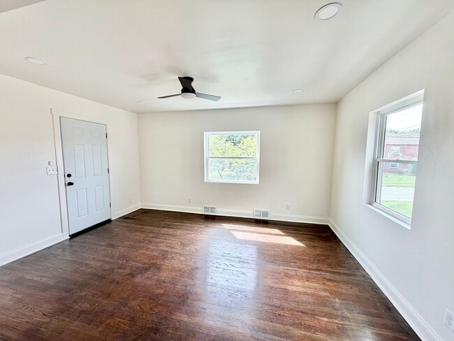 Building Photo - 3036 S Hegry Cir