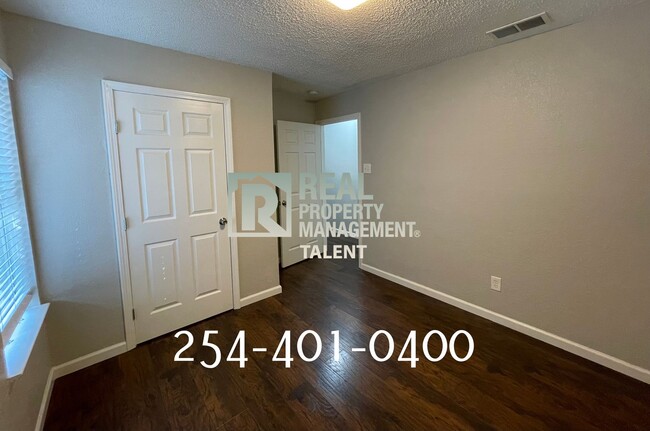 Building Photo - NOW AVAILABLE 3 Bedroom, 2 Bathroom Home f...