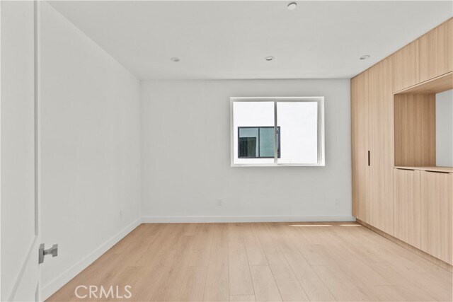 Building Photo - 13942 Vanowen St