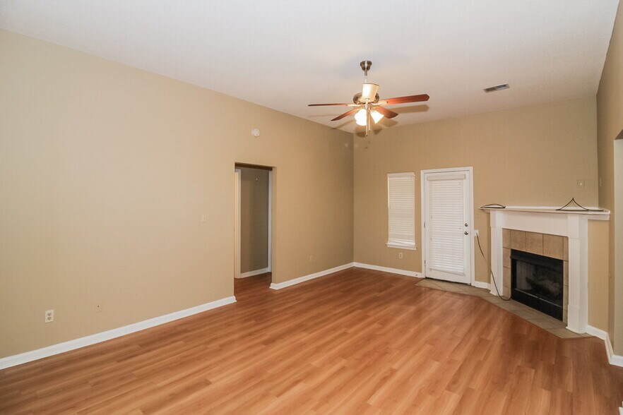 Building Photo - 8207 Cross Point Dr
